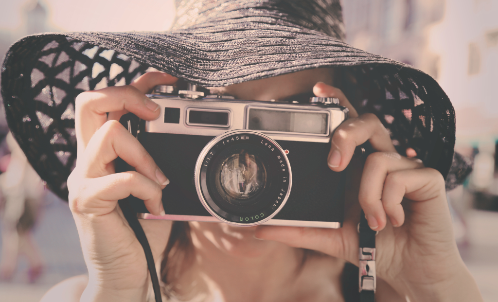Dating in the Age of Social Proof